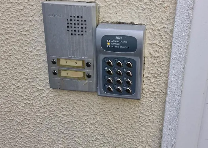 Luxury Hawthorns Апартаменты